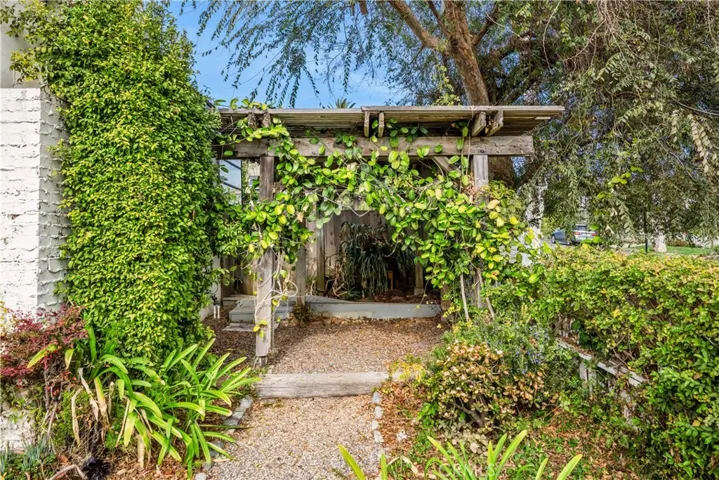 402 Aster Street, Laguna Beach, California 92651