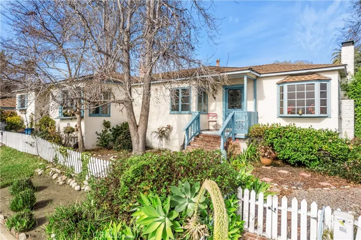 402 Aster Street, Laguna Beach, California 92651