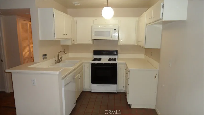 12621 Moordale Circle L, Stanton, California 90680