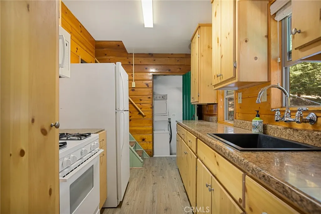 33855 Meadow Lane, Green Valley Lake, California 92341 home-pic-1