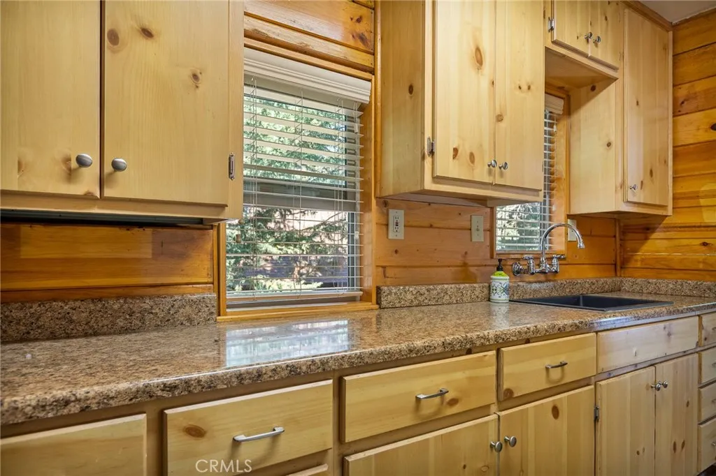 33855 Meadow Lane, Green Valley Lake, California 92341 home-pic-2