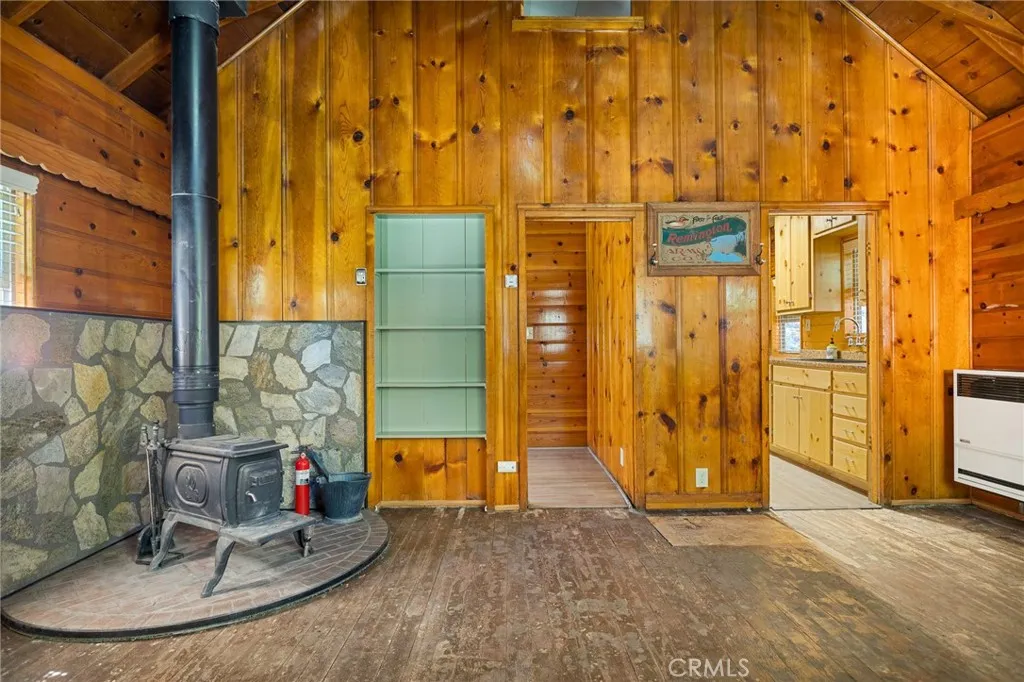 33855 Meadow Lane, Green Valley Lake, California 92341 home-pic-3