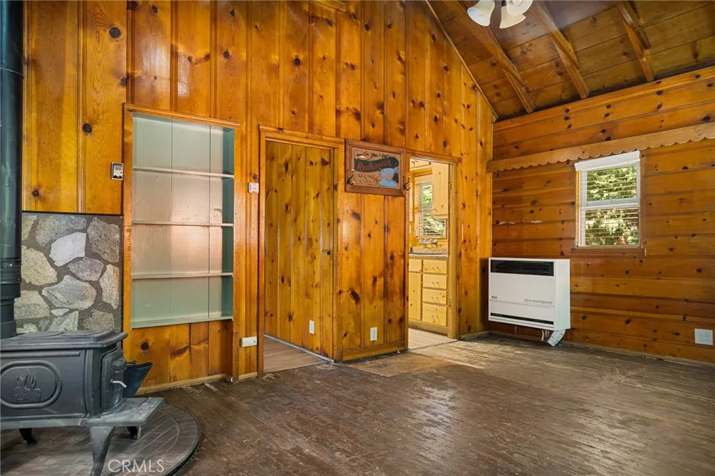 33855 Meadow Lane, Green Valley Lake, California 92341 home-pic-11