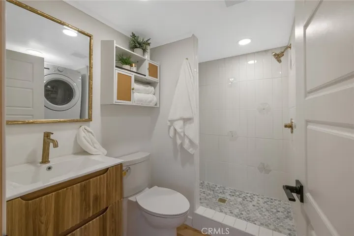 225 Akers Street 215, Visalia, California 93291