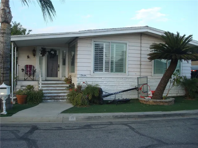 112 Sir Tristram Dr, Riverside, California 92507