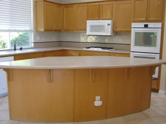 633 Inverlochy Drive, Fallbrook, California 92028