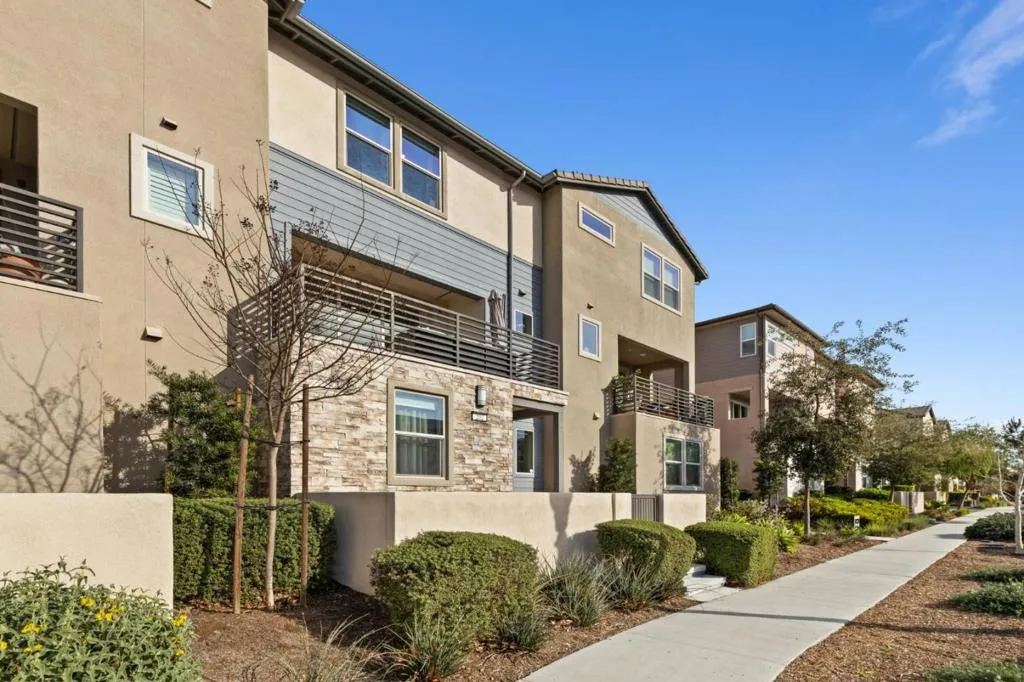 202 Keeper, Irvine, California 92618 home-pic-1