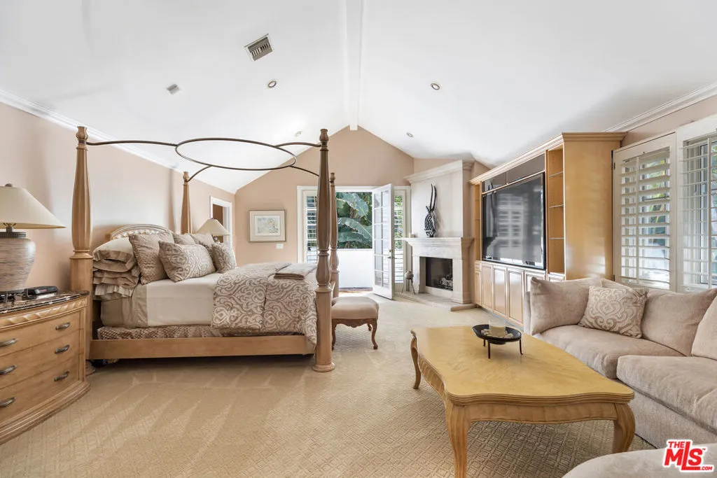 5630 Valley Oak Drive, Los Angeles, California 90068 home-pic-11