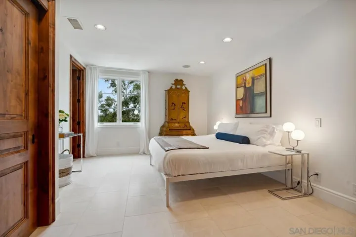 7945 Avenida Kirjah, La Jolla, California 92037