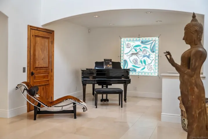 7945 Avenida Kirjah, La Jolla, California 92037