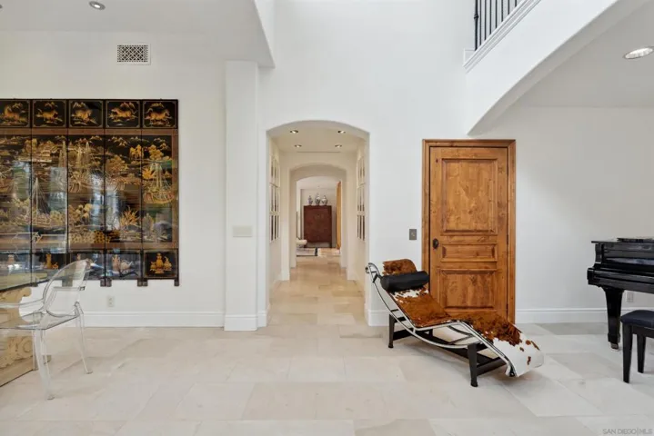 7945 Avenida Kirjah, La Jolla, California 92037