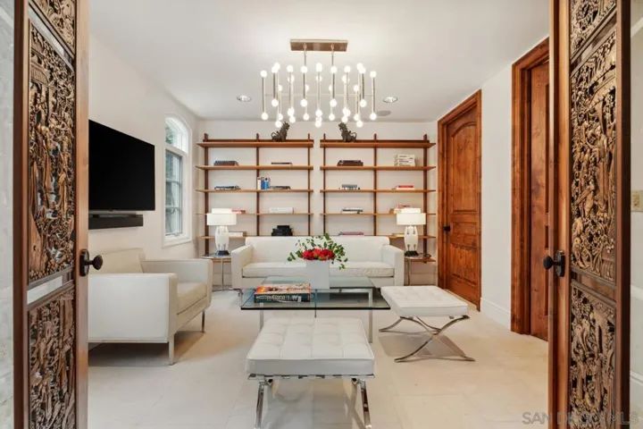 7945 Avenida Kirjah, La Jolla, California 92037