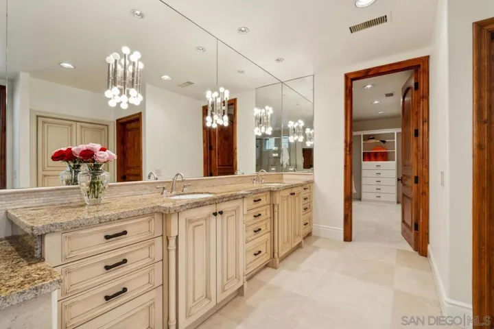 7945 Avenida Kirjah, La Jolla, California 92037
