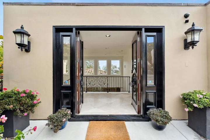 7945 Avenida Kirjah, La Jolla, California 92037