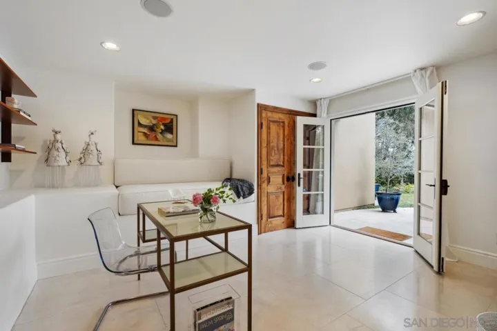 7945 Avenida Kirjah, La Jolla, California 92037