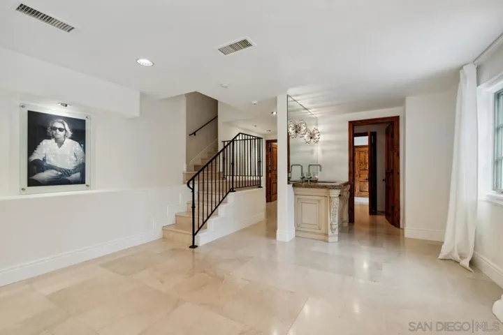 7945 Avenida Kirjah, La Jolla, California 92037