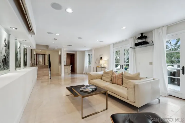 7945 Avenida Kirjah, La Jolla, California 92037
