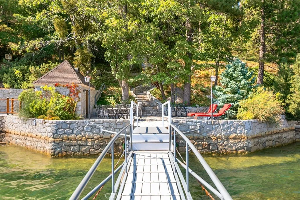 28061 North Shore Road, Lake Arrowhead, California 92352 home-pic-4