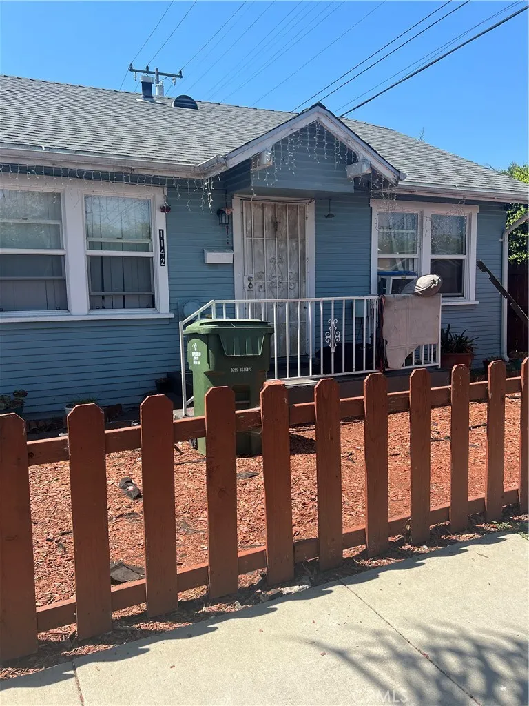 1142 E 66th Street, Inglewood, California 90302, ,Residential Income,For Sale,66th,OC25017922