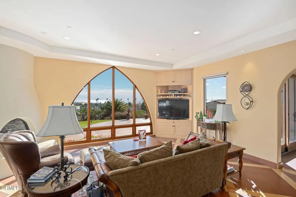 325 N Catalina Street, Ventura, California 93001 home-pic-13