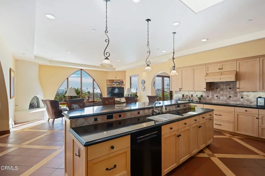 325 N Catalina Street, Ventura, California 93001 home-pic-17