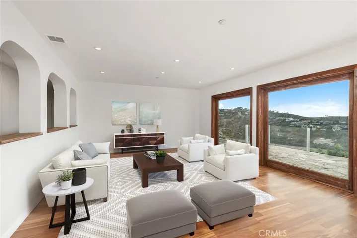 1534 Skyline Drive, Laguna Beach, California 92651
