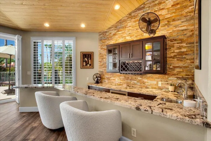 GREAT ROOM WET BAR