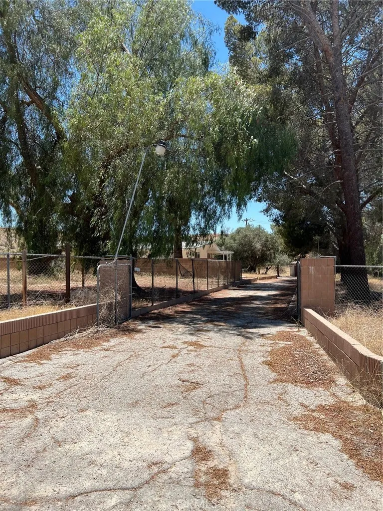15840 Sierra Highway, Canyon Country, California 91390 home-pic-17