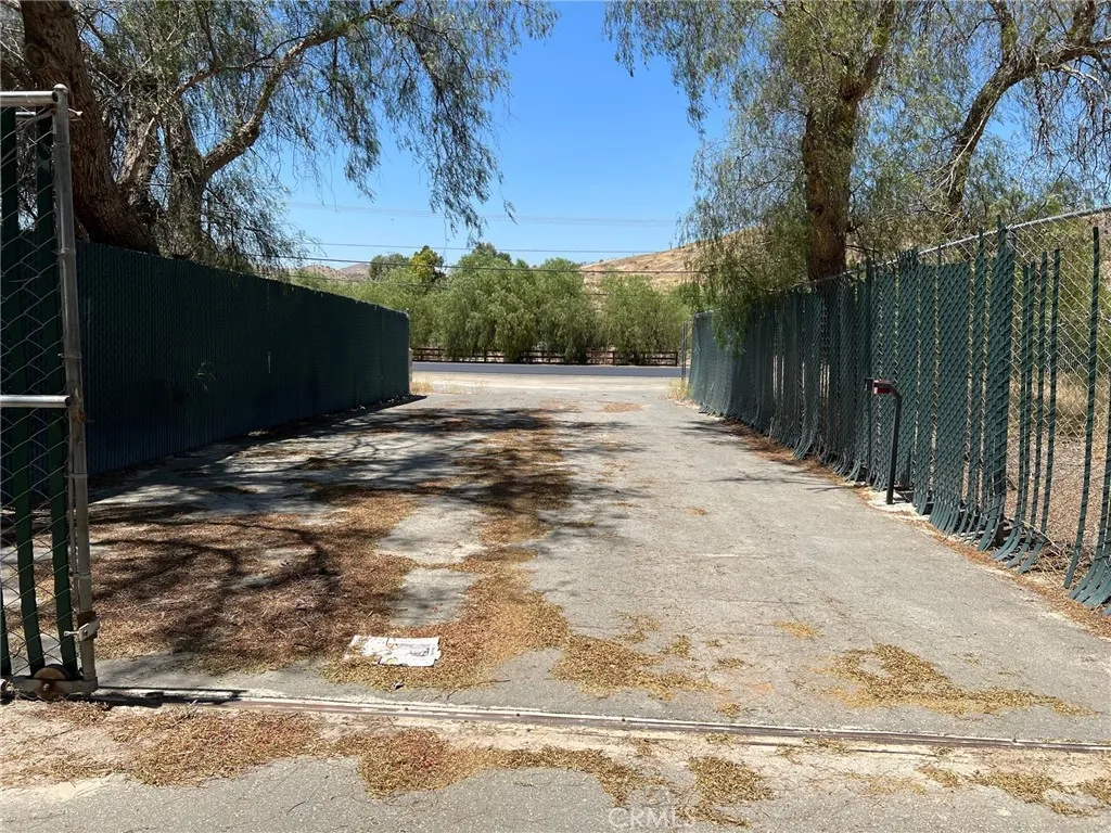 15840 Sierra Highway, Canyon Country, California 91390 home-pic-20