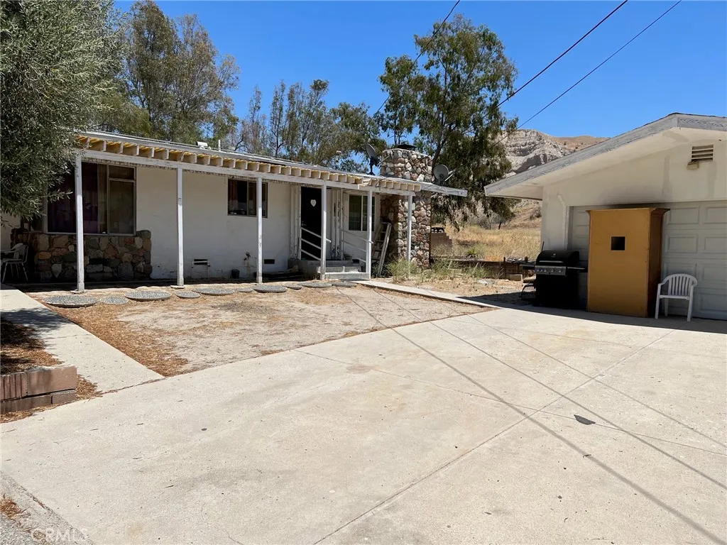 15840 Sierra Highway, Canyon Country, California 91390 home-pic-5