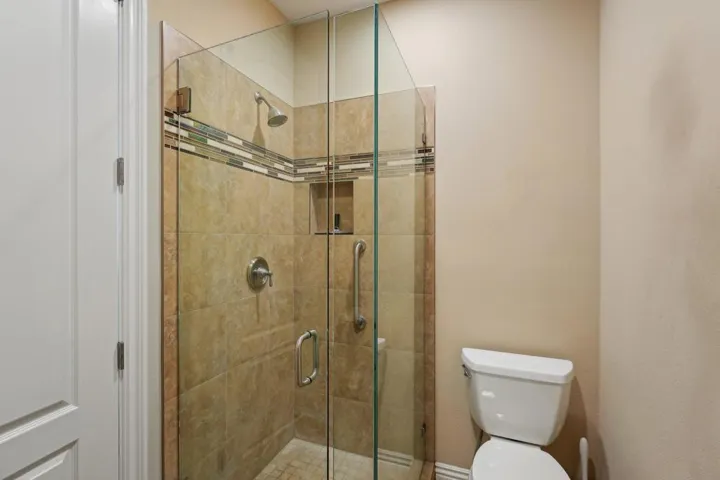 27-web-or-mls-Bridle Path-027
