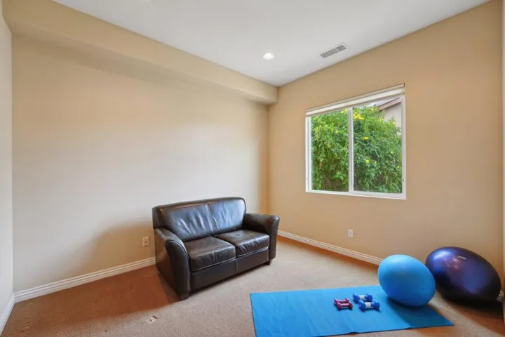24-web-or-mls-Bridle Path-024
