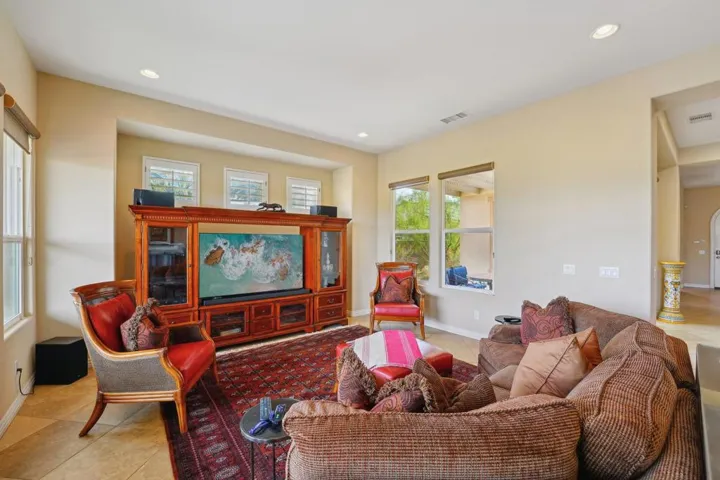 6-web-or-mls-Bridle Path-006