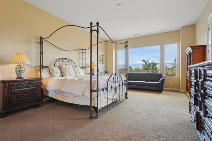 19-web-or-mls-Bridle Path-019