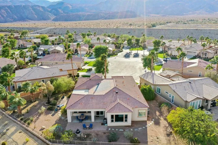 37-web-or-mls-Bridle Path-037