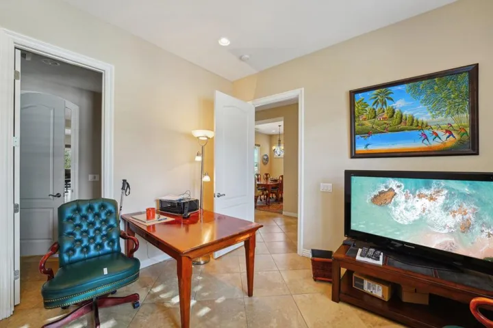 17-web-or-mls-Bridle Path-017