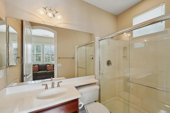 26-web-or-mls-Bridle Path-026