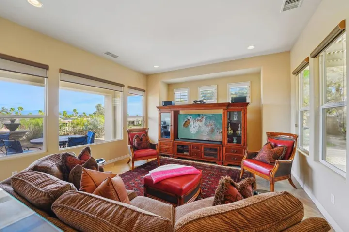 7-web-or-mls-Bridle Path-007