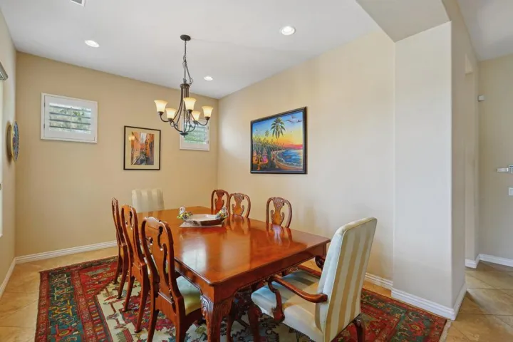 9-web-or-mls-Bridle Path-009