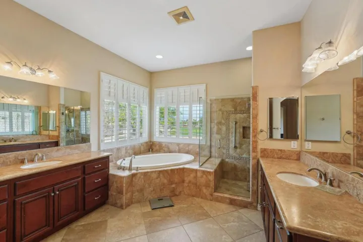 22-web-or-mls-Bridle Path-022