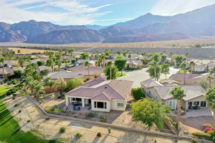 40-web-or-mls-Bridle Path-040