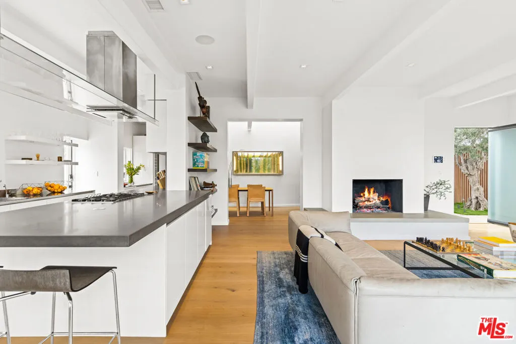 354 Amalfi Drive, Santa Monica, California 90402 home-pic-7