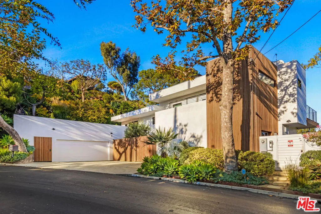 354 Amalfi Drive, Santa Monica, California 90402 home-pic-0
