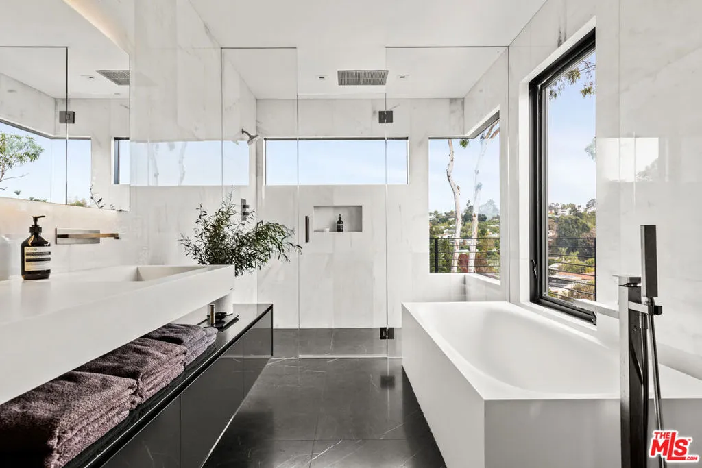 354 Amalfi Drive, Santa Monica, California 90402 home-pic-30