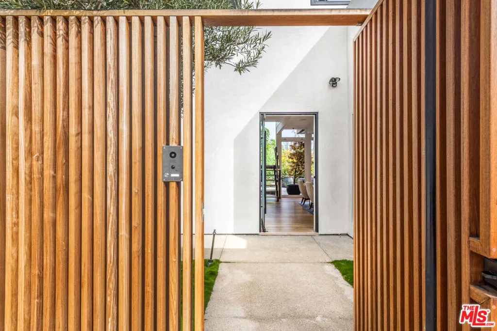 354 Amalfi Drive, Santa Monica, California 90402 home-pic-2