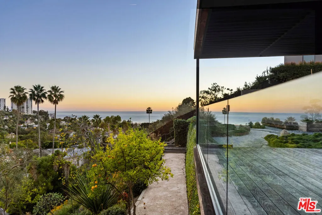 354 Amalfi Drive, Santa Monica, California 90402 home-pic-56