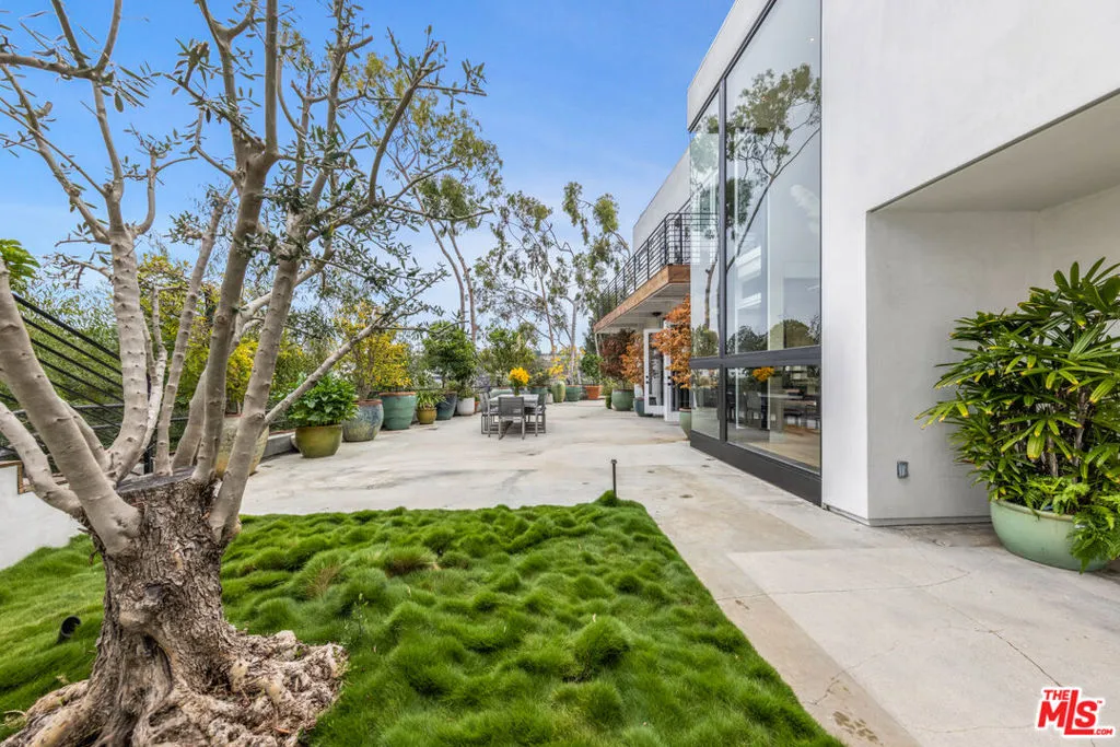 354 Amalfi Drive, Santa Monica, California 90402 home-pic-18