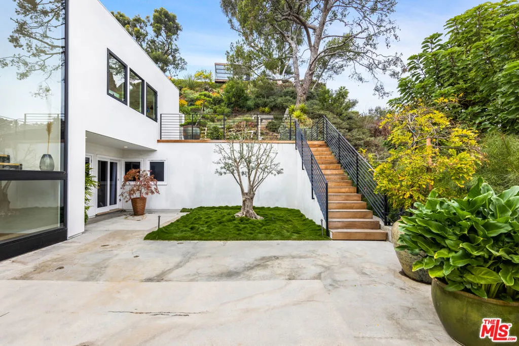 354 Amalfi Drive, Santa Monica, California 90402 home-pic-20
