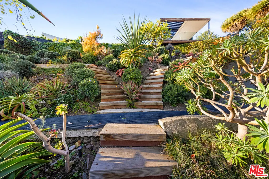 354 Amalfi Drive, Santa Monica, California 90402 home-pic-49