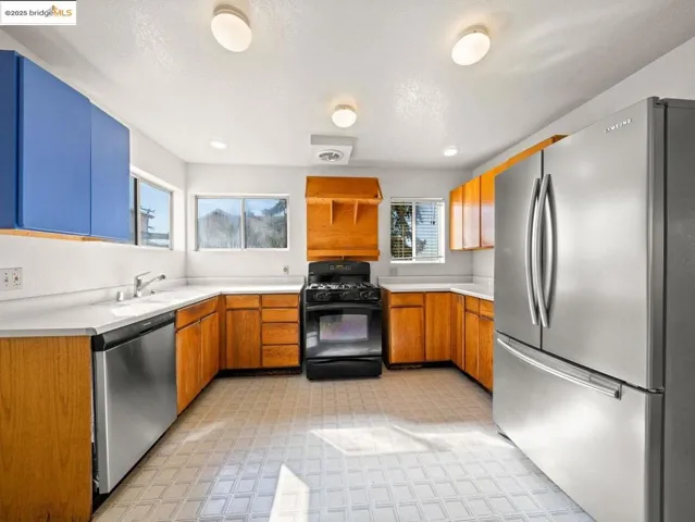 1529 Poplar Ave, Richmond, California 94805